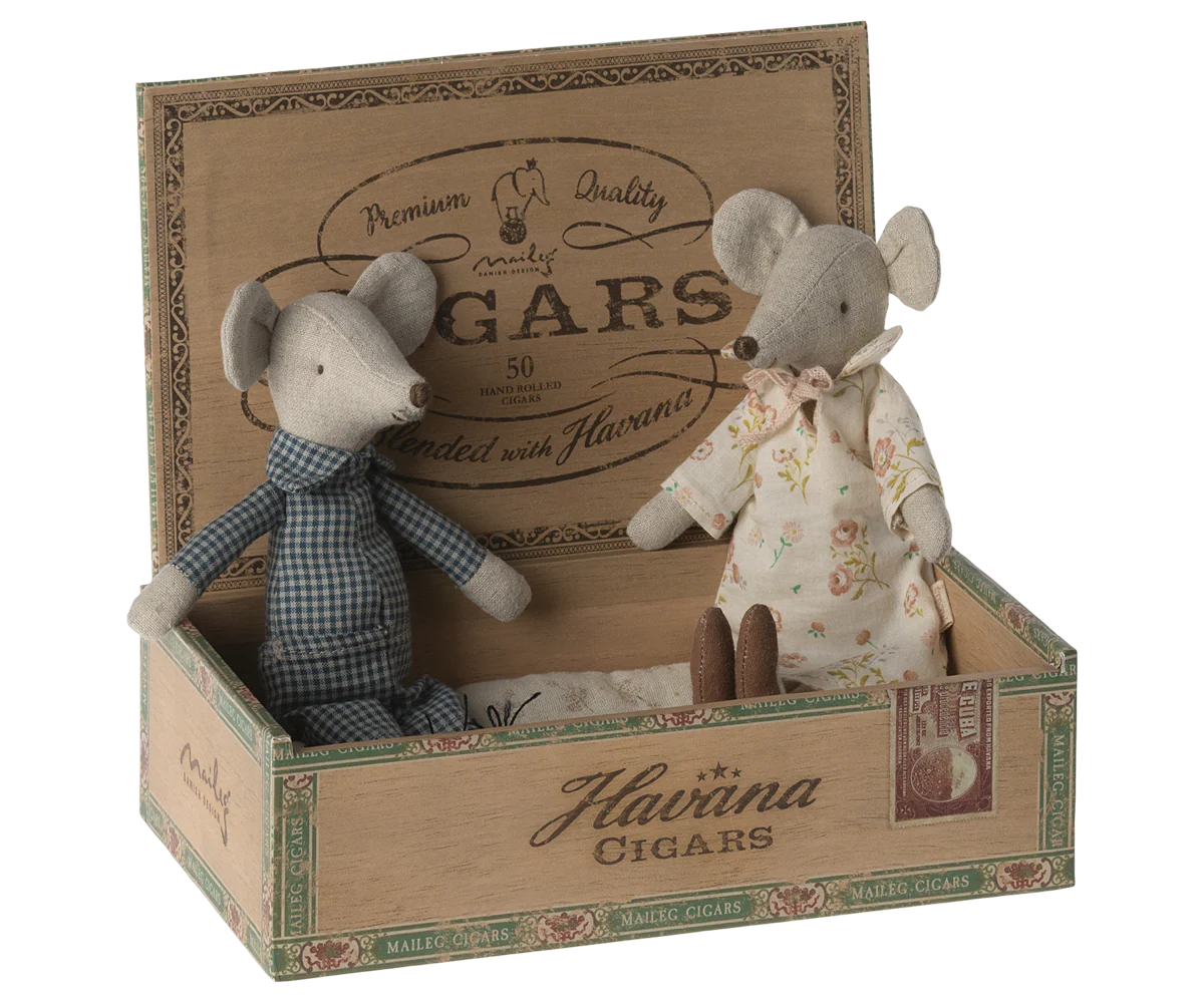MAILEG | Grandma & Grandpa Mice in Cigarbox