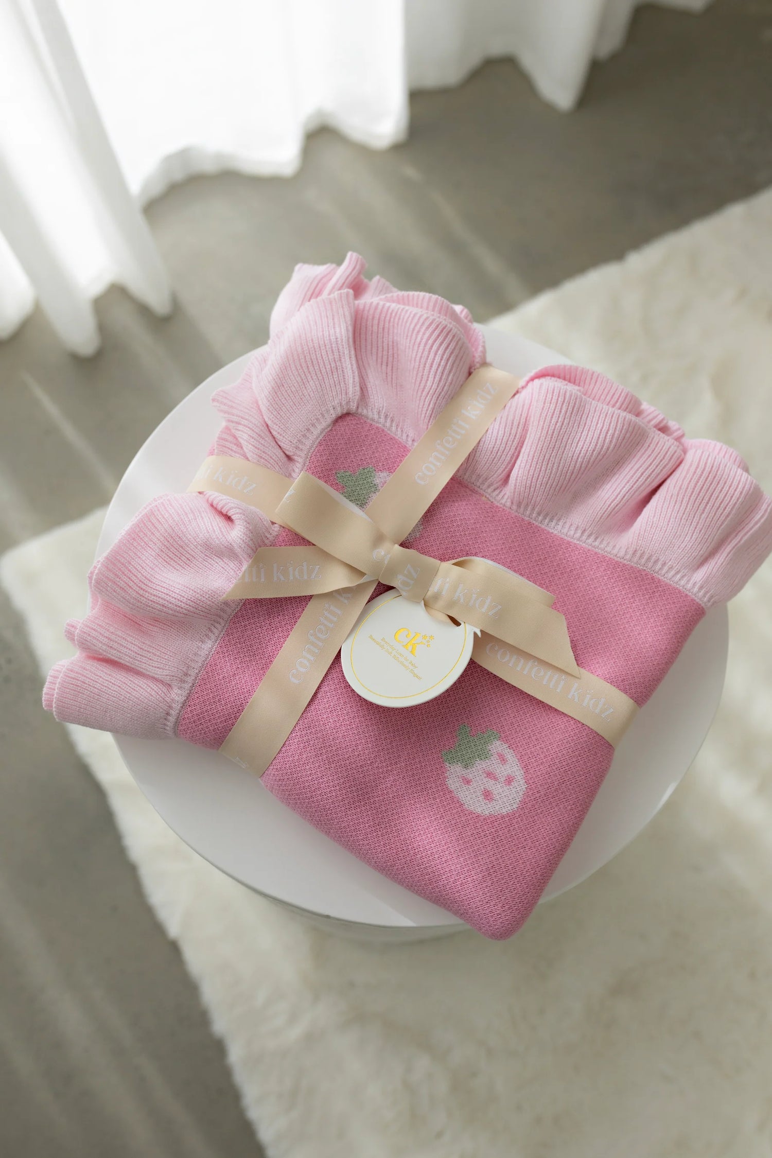 CONFETTI KIDZ | Frilly Knit Blanket
