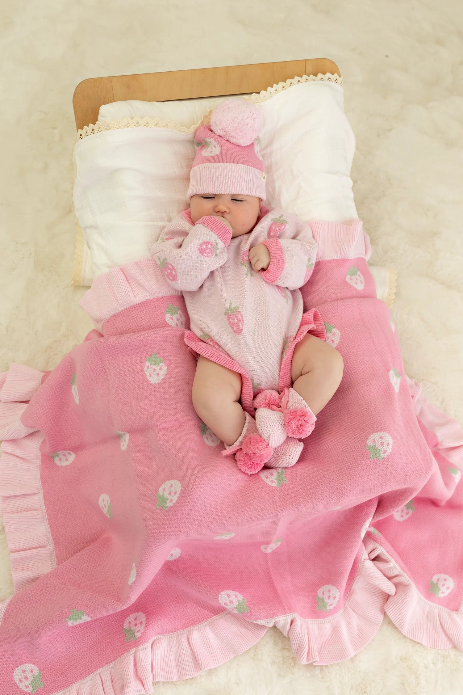 CONFETTI KIDZ | Frilly Knit Blanket