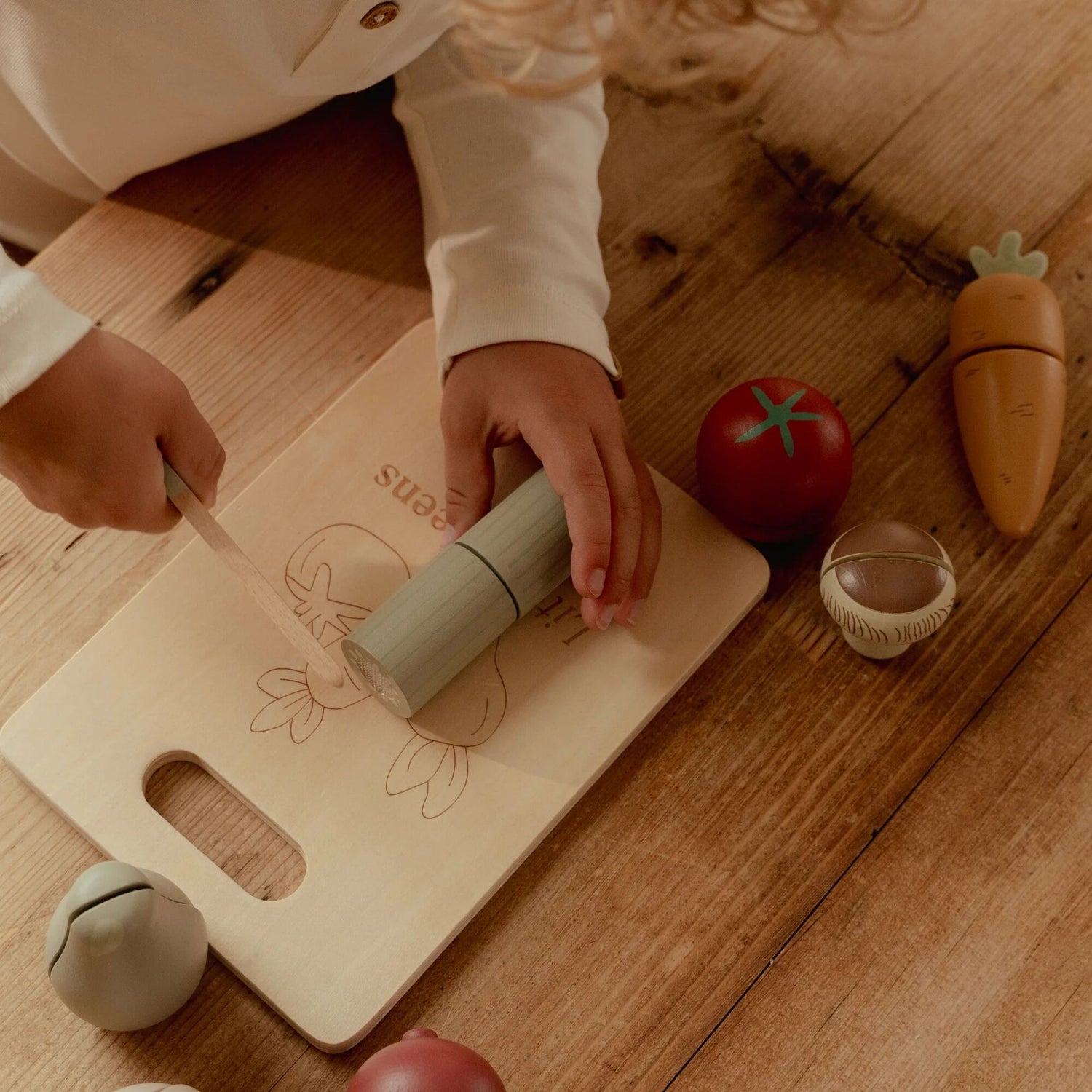 LITTLE DUTCH | Cutting Vegetables