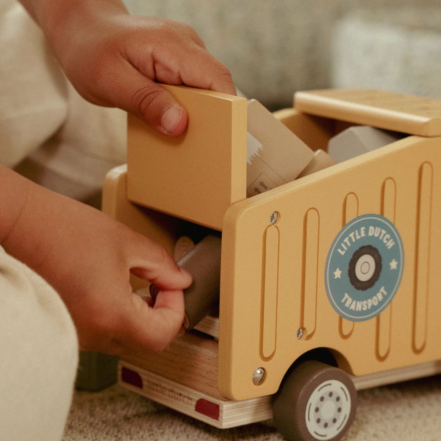 LITTLE DUTCH | Garbage Truck