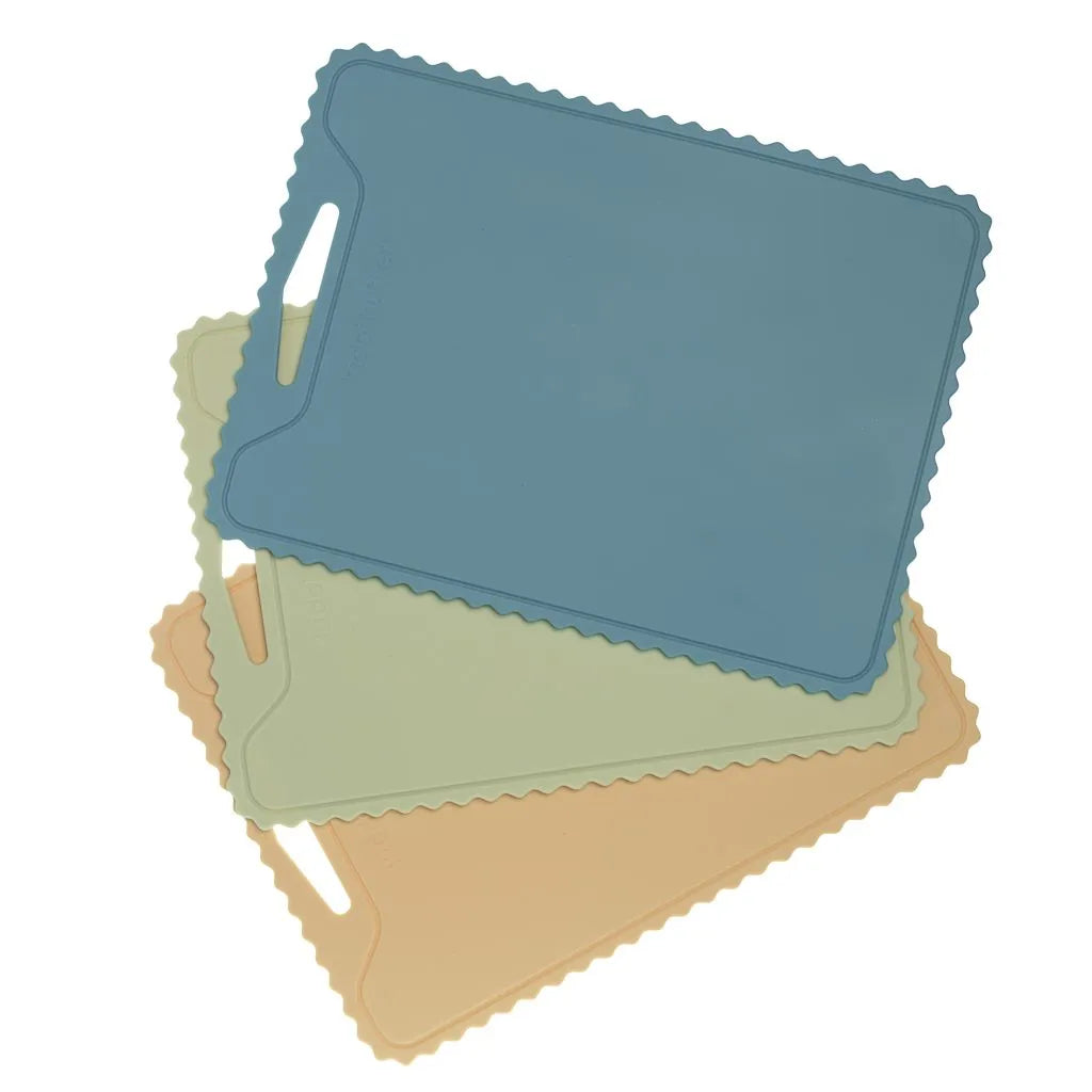 KIDDIKUTTER | Wavy Silicone Cutting Board